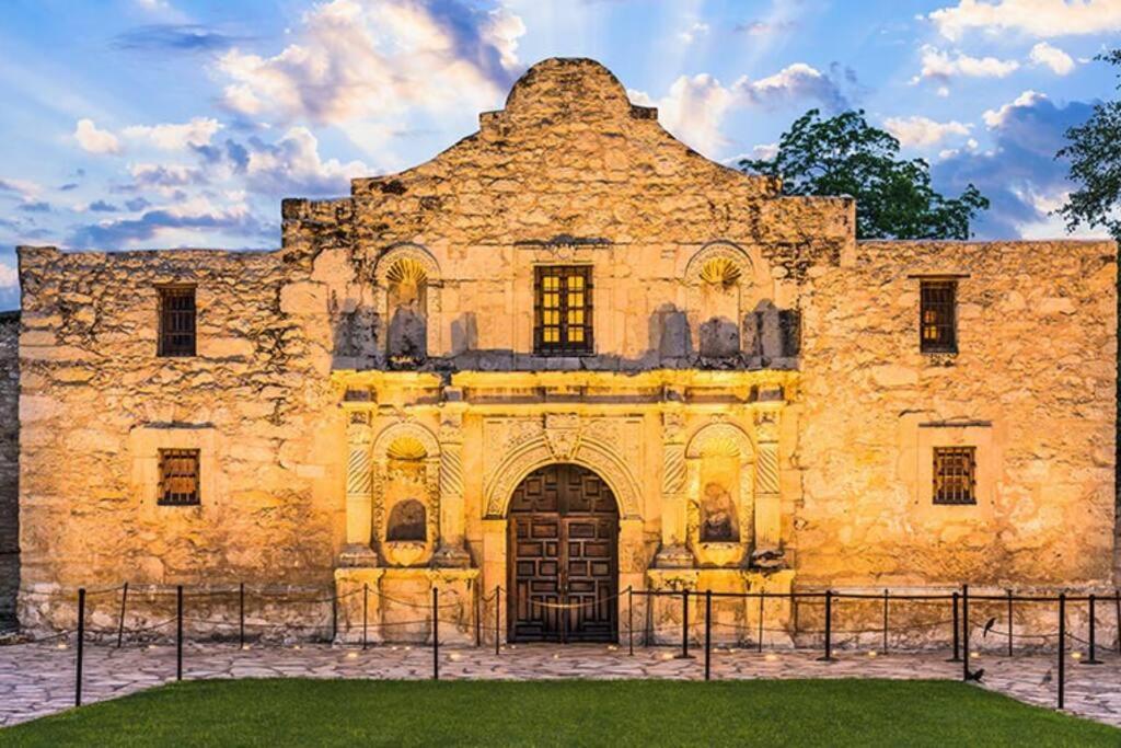 Pershing Place: Historic Home With Heated Spa/Pool By Zoo, Pearl, Golf, Witte San Antonio Exterior photo